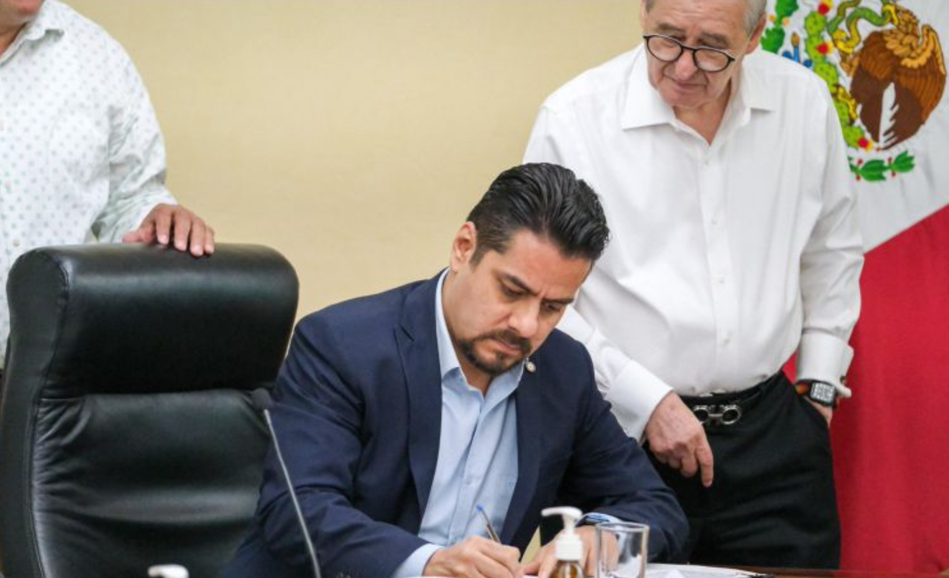 Habrá aumento salarial para trabajadores del gobierno en Jalisco